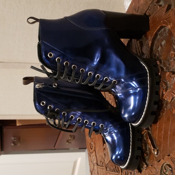 Louis Vuitton Chunky Heel Boots size 37 EUC...RARE FIND - Picture 4 of 10